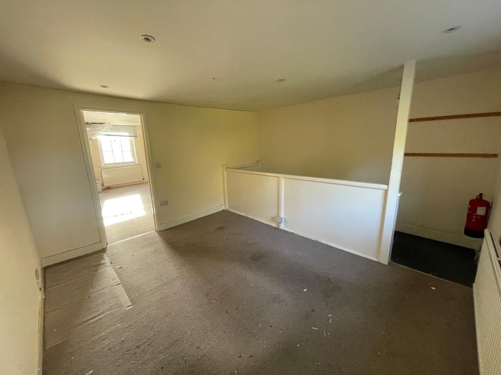 Lot: 133 - TWO ADJACENT BUILDINGS WITH POTENTIAL FOR CONVERSION - Room on first floor